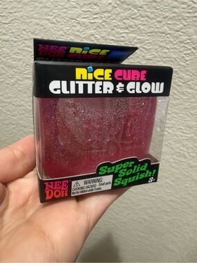 NeeDoh Nice Cube Glitter & Glow edition. New. Color Pink